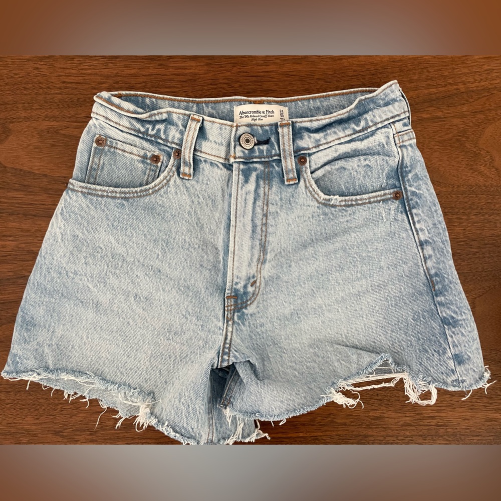 Abercrombie 90s relaxed high rise short (size 24, 00)